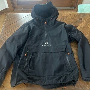 Women’s/Mens black Montec half zip insulated snowboard/ski jacket.